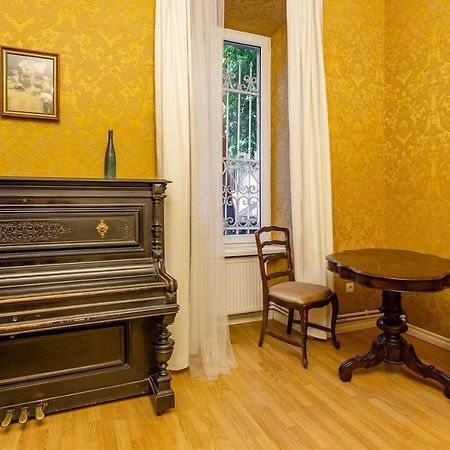 Old Piano Apartment Tbilisi Exterior foto